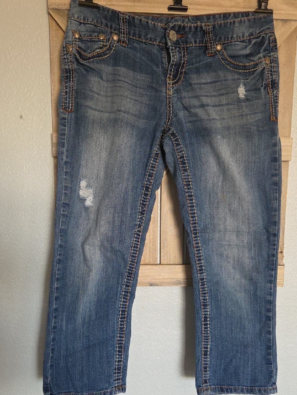 Maurices Sz 7/8 Knee Length Women's Distressed Blue Denim Jeans